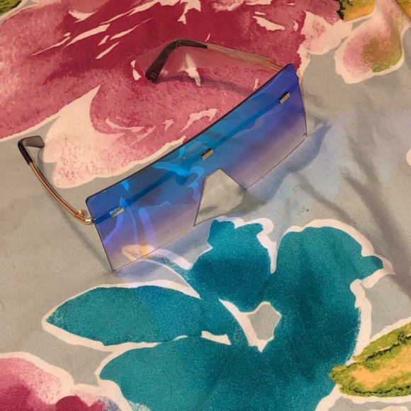 Sunglasses - Picture 1 of 1